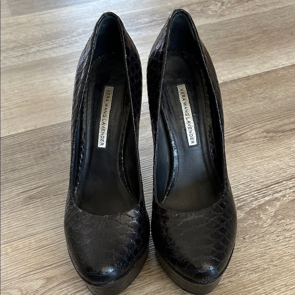 🎉 CLEARANCE Vera Wang Black Textured Heels